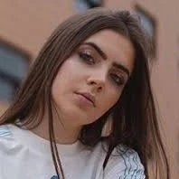 jenie(Mejora amiga de A y F, asistente )