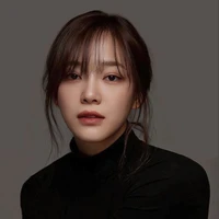 Nia (ibu Agis)