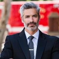 Tomas(papá de Lorena)