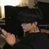 คิว🕶️(เพื่อนไวน์)