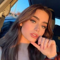 Júlia (melhor amiga de Agatha)