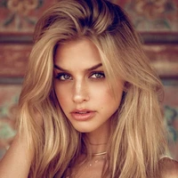 Claudia ( tia da Laura)
