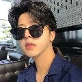 วี(พระเอก/ตอนโต)