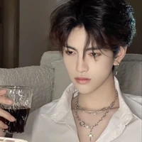 ไวท์🤍🍷(พระเอก)