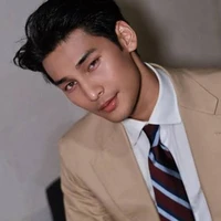 กร(พ่อนางเอก)