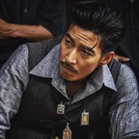 เสือดำ(หัวหน้ากลุ่มเชิ้ตดำ)​