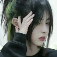 หยกมังกรขาว(นางเอก)