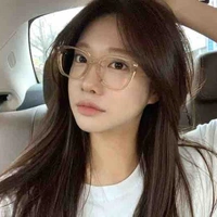 ยูริ(นางเอกใส่แว่น)