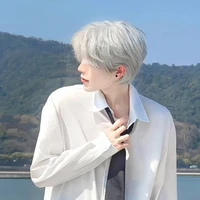 บาส(พระเอก2{คนกลาง}💝)