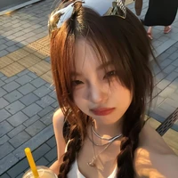 เอมมี่(เพื่อนนางเอก+ลูกเจ้าของผับ)​