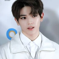 ไวท์(เพื่อนพระเอก+มาเฟีย)