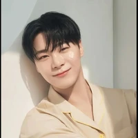 Moonbin(cousin de LÉA et SUGA )