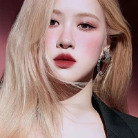 Kim Bae chaeyoung(asisten)