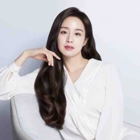 พลอยพราว ( เเม่นางเอก )