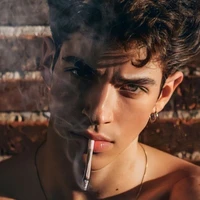 Lucas(hermano de Damián)