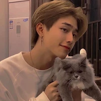 เซนต์👑(ถอดแว่น)
