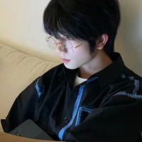เดวิส:พระเอก