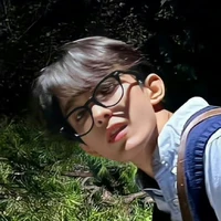 หลานมู่ตอนใส่แว่น