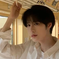 성은(ซอง-อึน)