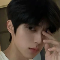 ลูคัส(เพื่อนร่วมงานพระเอก)