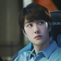 พระเอก เซียนอี้ป๋อ