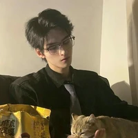 อเล็กซ์ (พระเอก+พ่อเลี้ยงนายเอก)