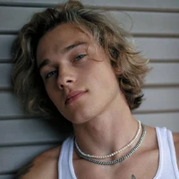 Nathan Drew (28 años)