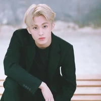 Lee Mark ( kakak haechan)