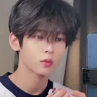 ออกัส/นายเอก