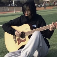 ทิน(รุ่นพี่ในวงโย)