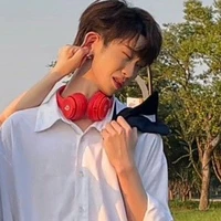 พ่อ คริสตัล(แฟนแม่ลิลิล)