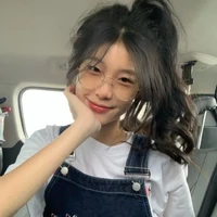 จูลี่💙(พ.นางเอก+ตอนใส่แว่น)