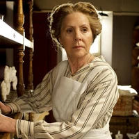 ป้าน้อย(คนใช้บ้านนร.)