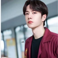 หวังอี๋ป๋อ//พ.อ