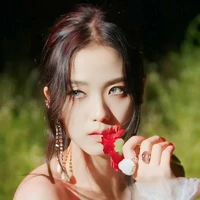 KIM JISOO