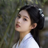 อวิ๋นรั่วชิง(น.อ.)