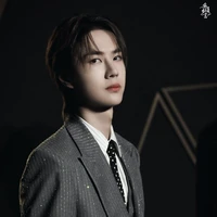 Liam.🗡️ (พระเอก.)