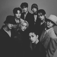 STRAY KIDS