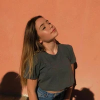 María (ex mejor amiga)