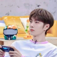 พระเอก อี้เซียว