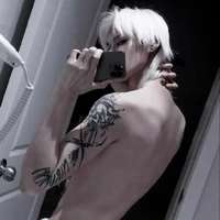 นิโคร/พระเอก/