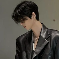 อคิน//พระเอก