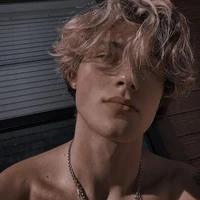 Matías(hermano de Emma)