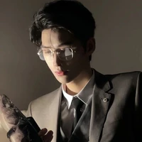คิม(พ่อโคม,นายเอก)