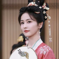 ไป๋ซั่ว//น.ร.