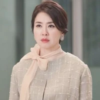 (Elena) mom