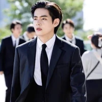 𝑲𝒊𝒎 𝒕𝒂𝒆𝒉𝒚𝒖𝒏𝒈