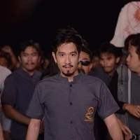 บ่าง กนก