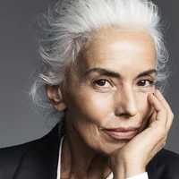 •Luisa Fernández•