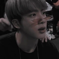 KIM Seok-jin( Tae mom)